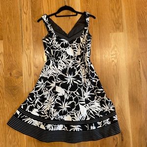 Nine West black and white dress size 2